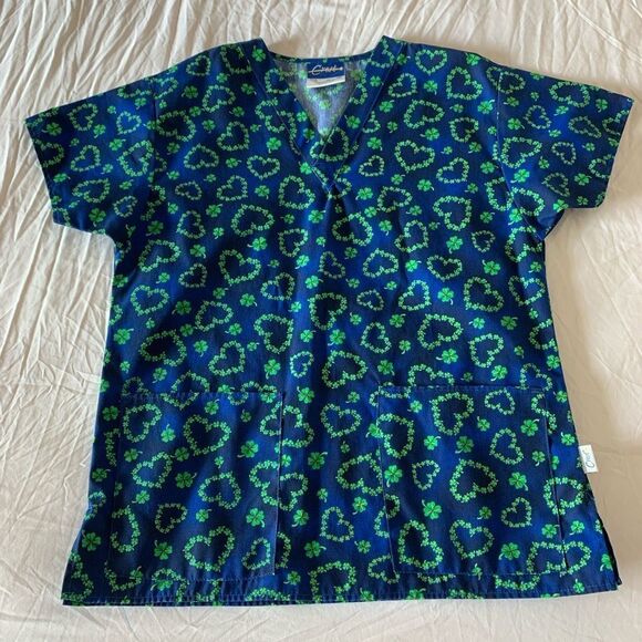 Crest 4 Leaf Clover Hearts Irish Scrub Top S NWOT - Picture 1 of 4